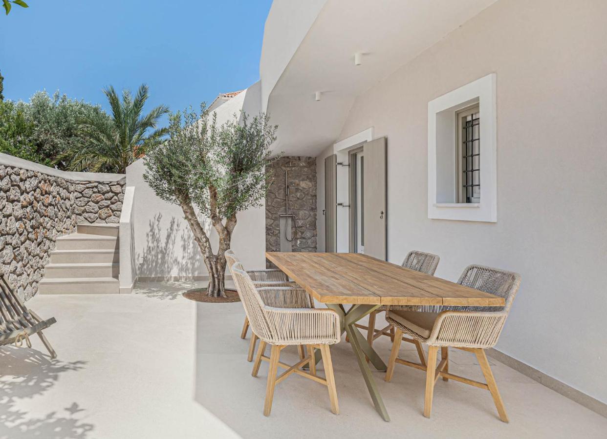 Pearl House - Luxurious New Beach Villa In Spetses Stunning View Ligoneri Exteriör bild